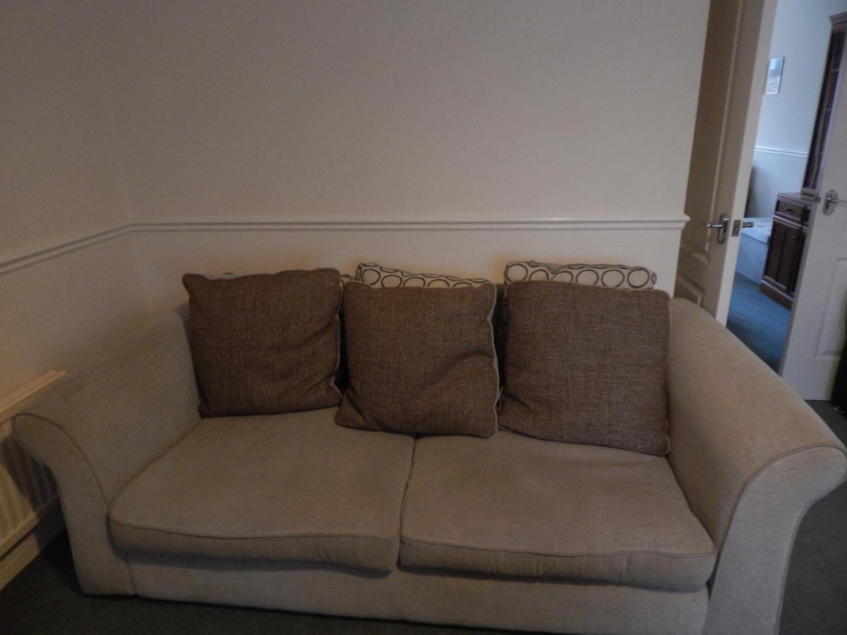 Spacious 3 Bdr House With Private Parking Spaces - Families- Corporate Groups Ferienhaus