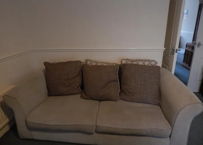 Spacious 3 Bdr House With Private Parking Spaces - Families- Corporate Groups