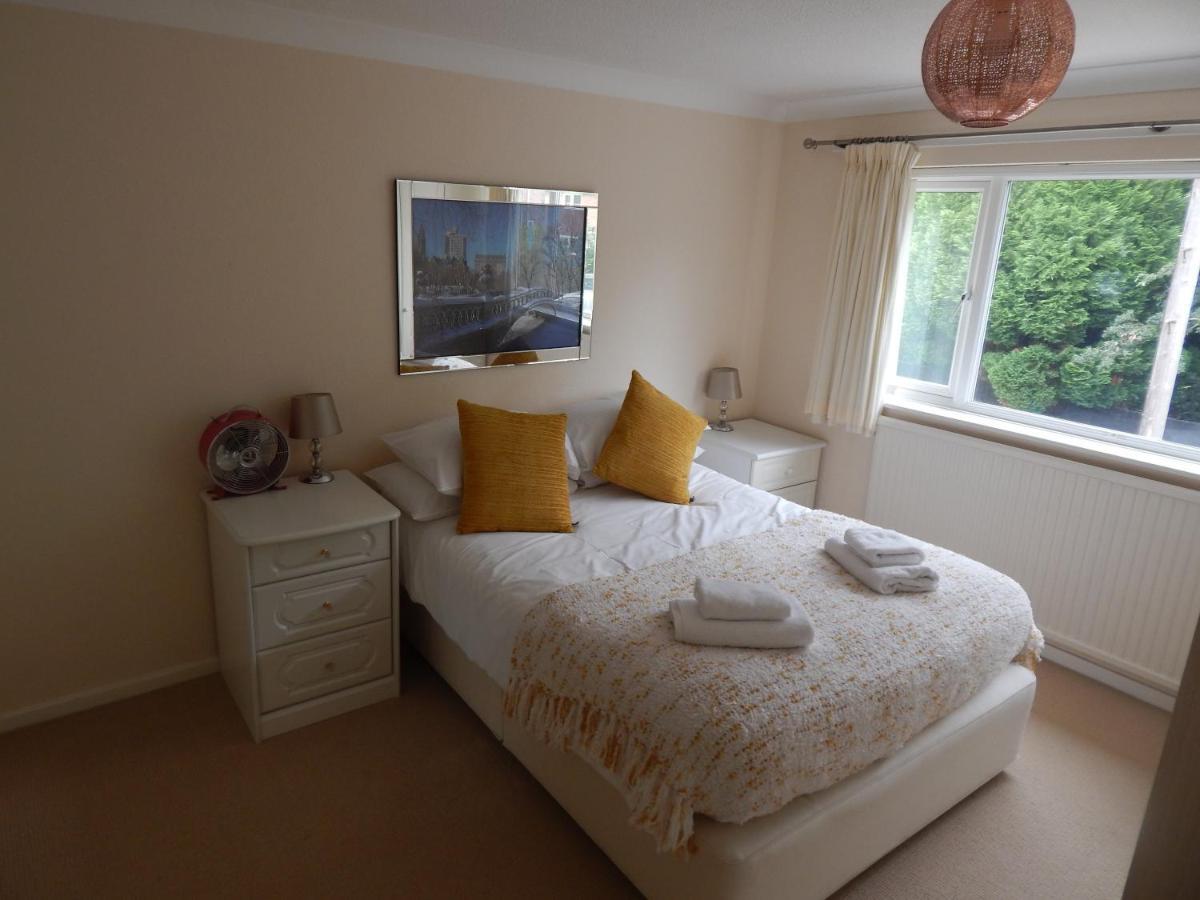 Spacious 3 Bdr House With Private Parking Spaces - Families- Corporate Groups * Cambridge (Cambridgeshire)