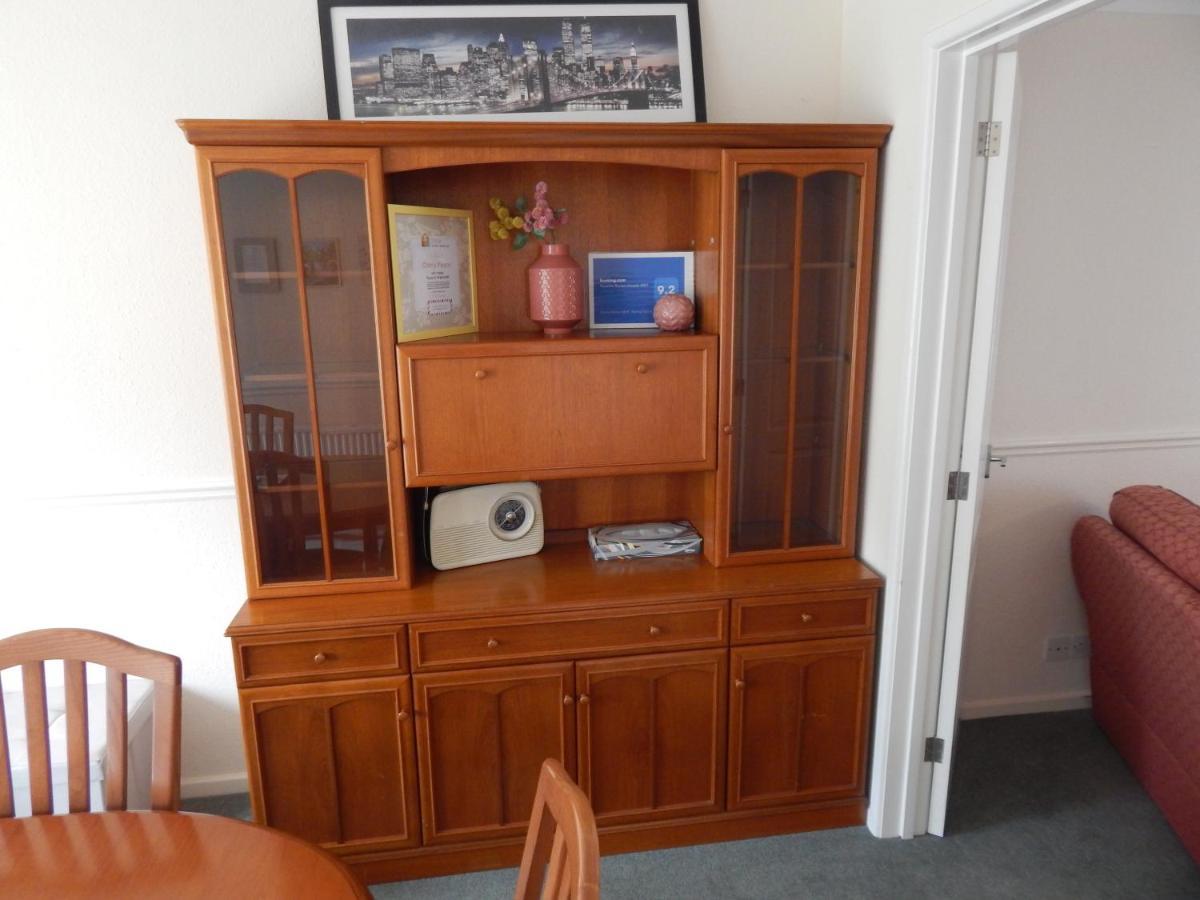 Holiday home Spacious 3 Bdr House With Private Parking Spaces - Families- Corporate Groups *