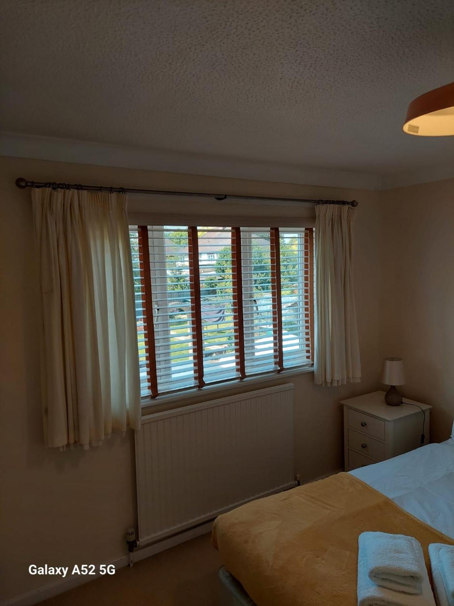 Holiday home Spacious 3 Bdr House With Private Parking Spaces - Families- Corporate Groups