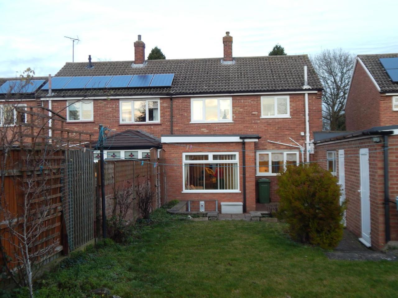 Spacious 3 Bdr House With Private Parking Spaces - Families- Corporate Groups *