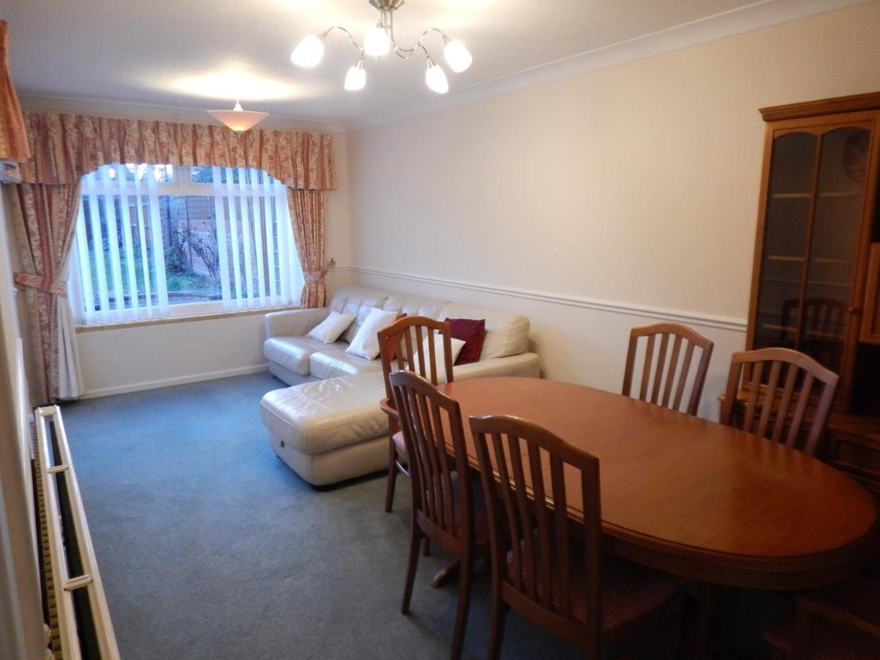 Spacious 3 Bdr House With Private Parking Spaces - Families- Corporate Groups Holiday home Cambridge (Cambridgeshire)