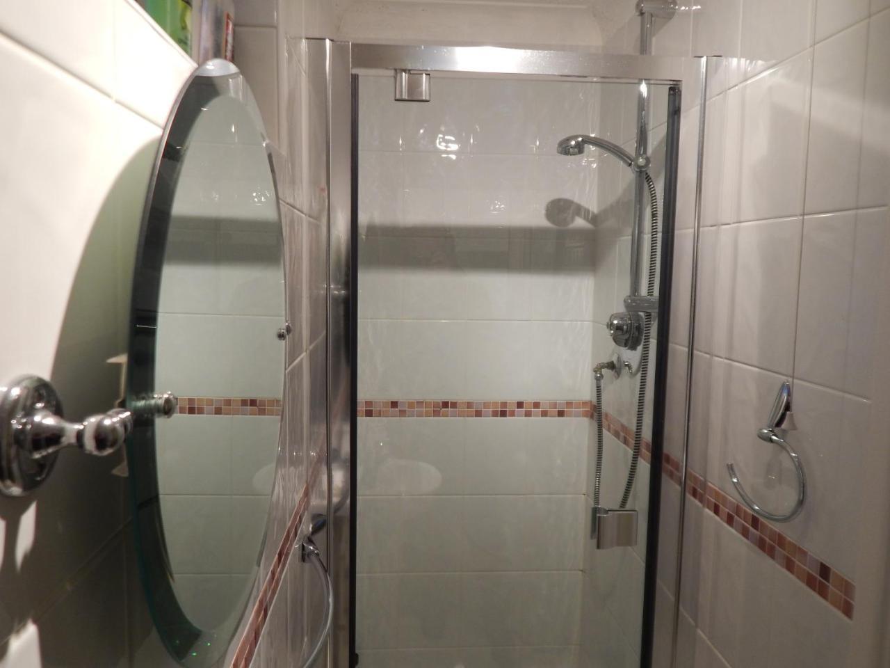 Holiday home Spacious 3 Bdr House With Private Parking Spaces - Families- Corporate Groups
