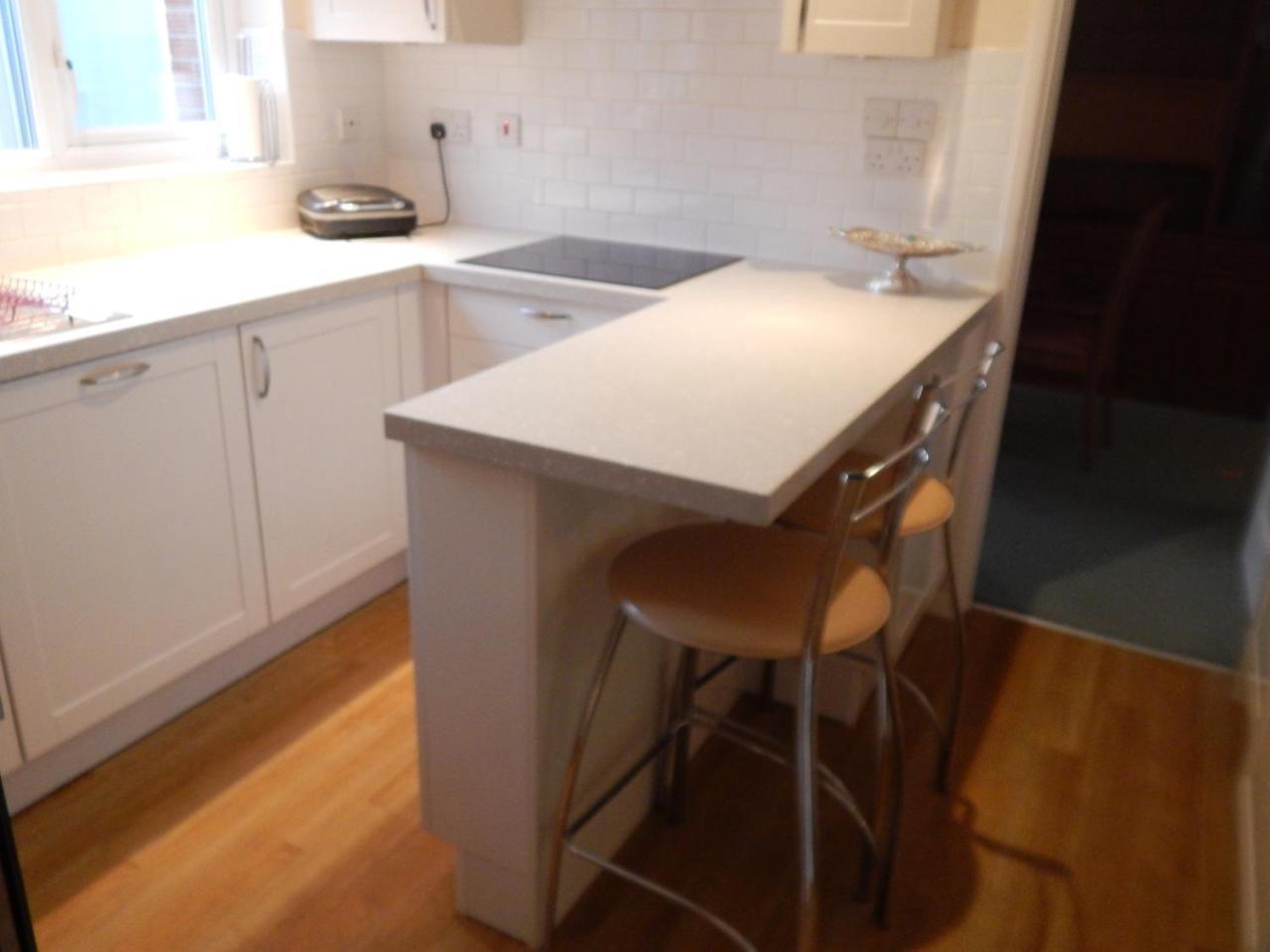 Spacious 3 Bdr House With Private Parking Spaces - Families- Corporate Groups Holiday home