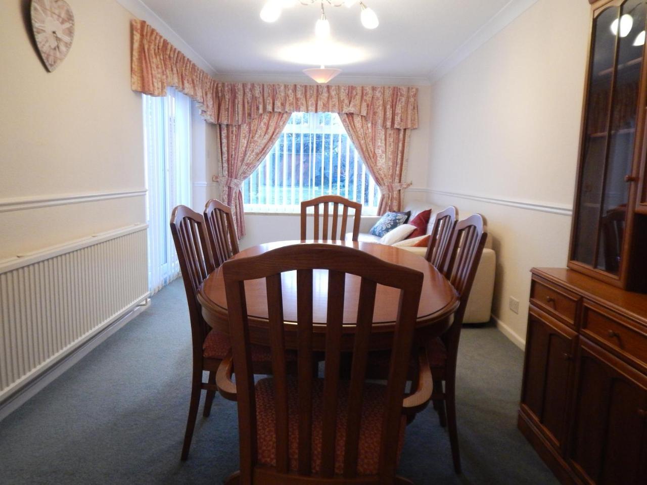 Spacious 3 Bdr House With Private Parking Spaces - Families- Corporate Groups Cambridge (Cambridgeshire)