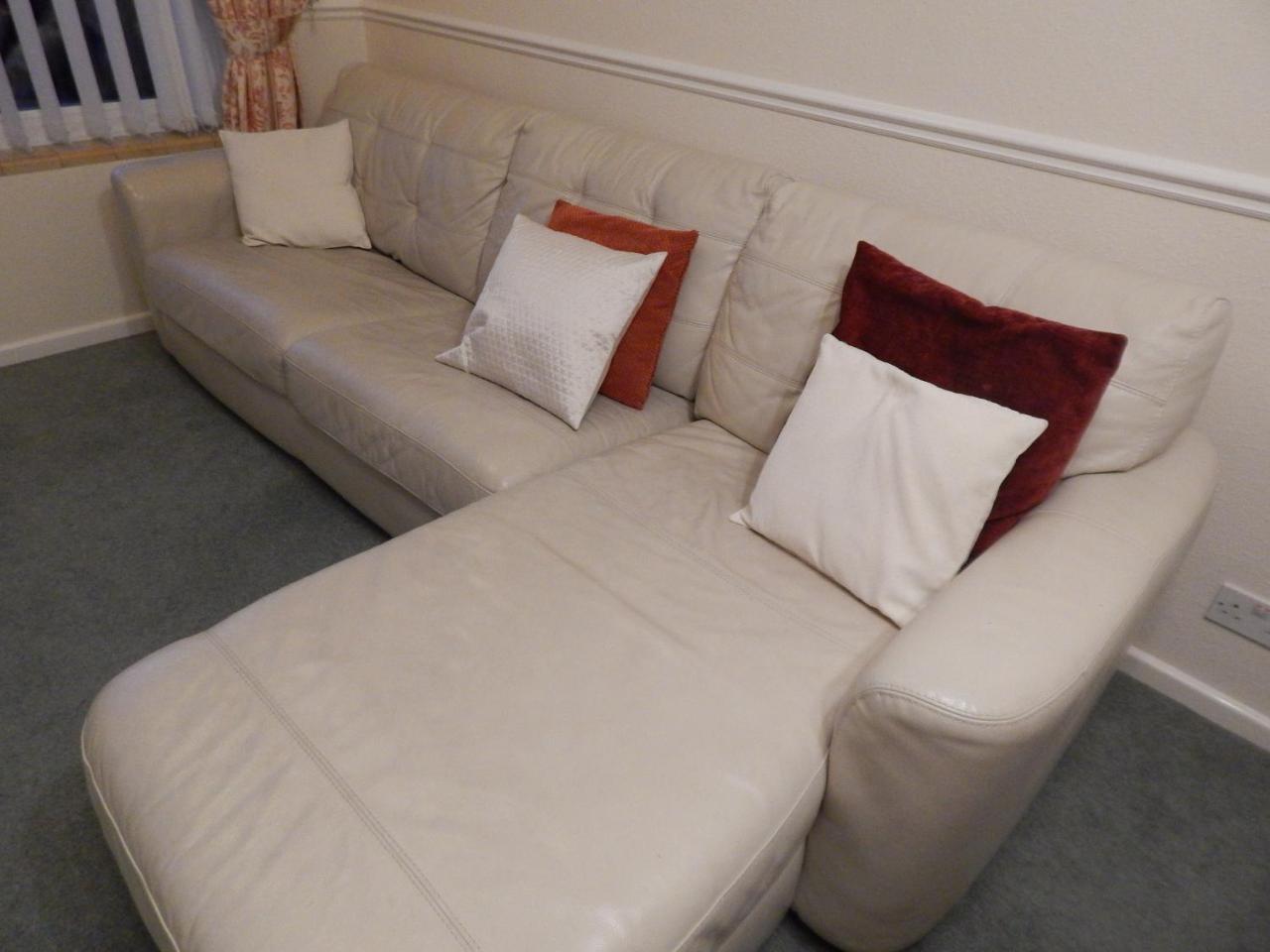 Spacious 3 Bdr House With Private Parking Spaces - Families- Corporate Groups * CBG